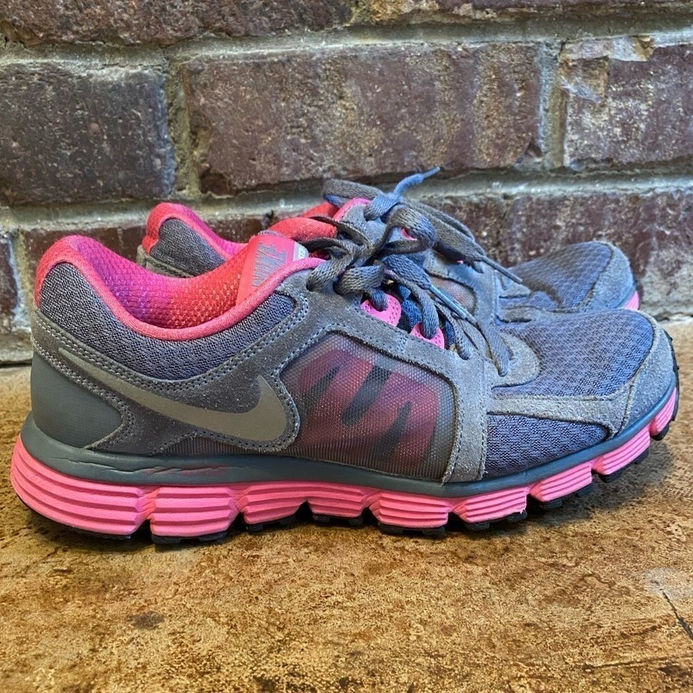 Nike women’a Duel Fusion ST2 grey suede and pink cross training‎ trail sneakers